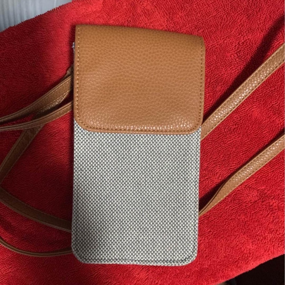 Thirty One Crossbody phone case with credit card slots